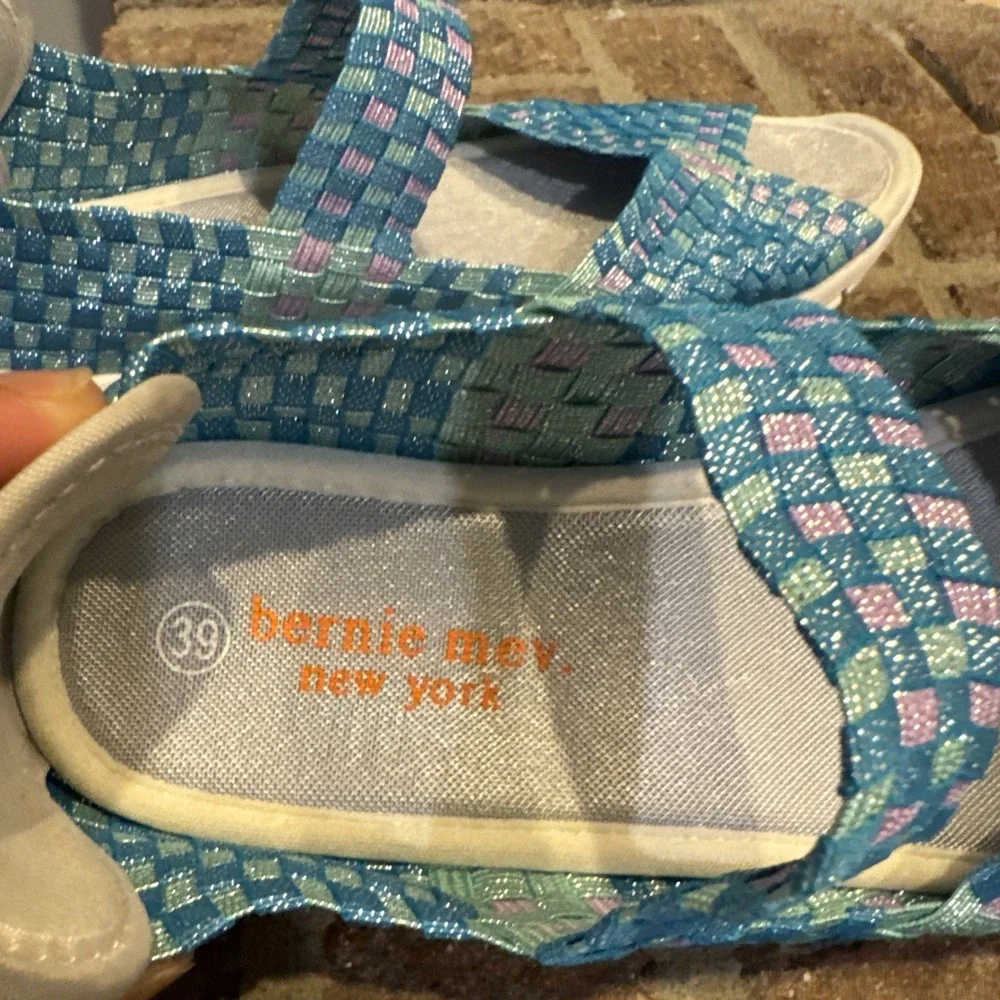 Bernie Mev Womens Comfi Sea Breeze Shimmer Stretch Woven‎ Open Toe Sz 8 #421